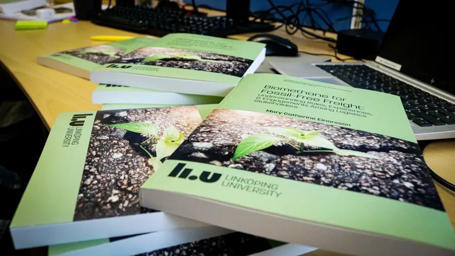 En hög med böcker.